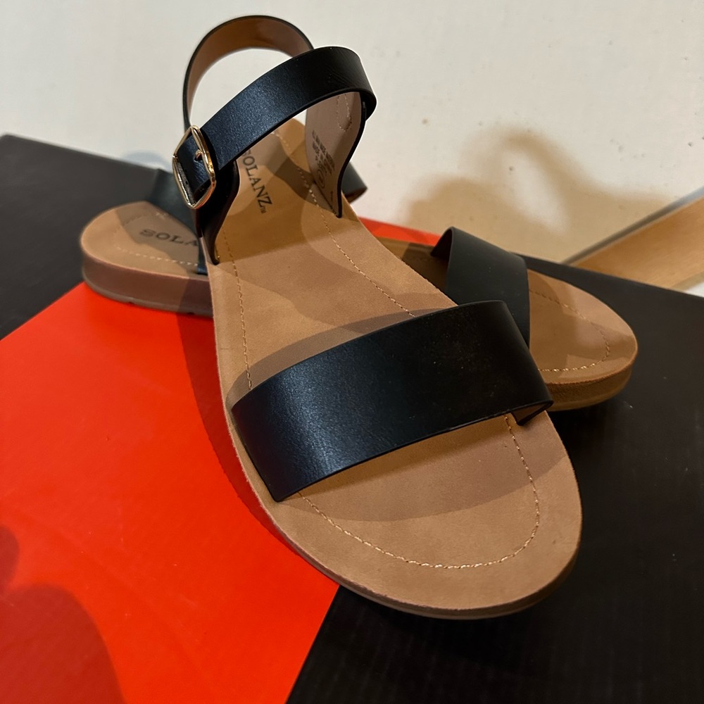 NW Solanz Women’s black strap sandals
